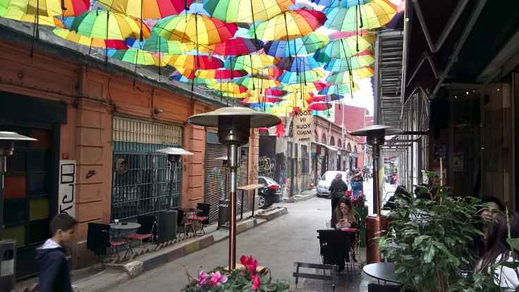 Karaköy’ün Sokak Sanatı ve Deniz Kokusuyla Dolu Yüzü: Kolay Ulaşım Rehberi