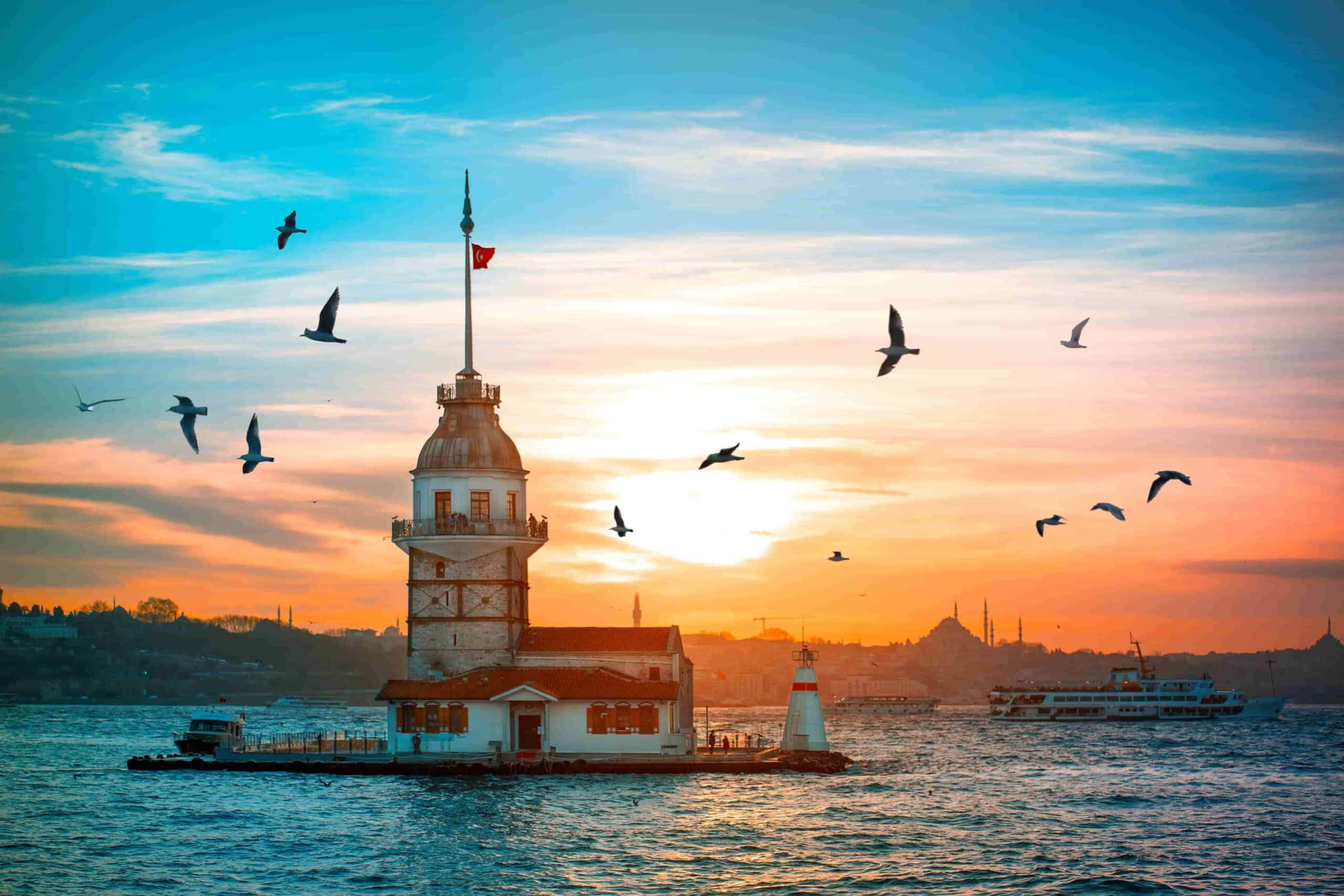 Üsküdar ve Kız Kulesi Manzarası: Havalimanından Doğrudan Shuttle Transfer