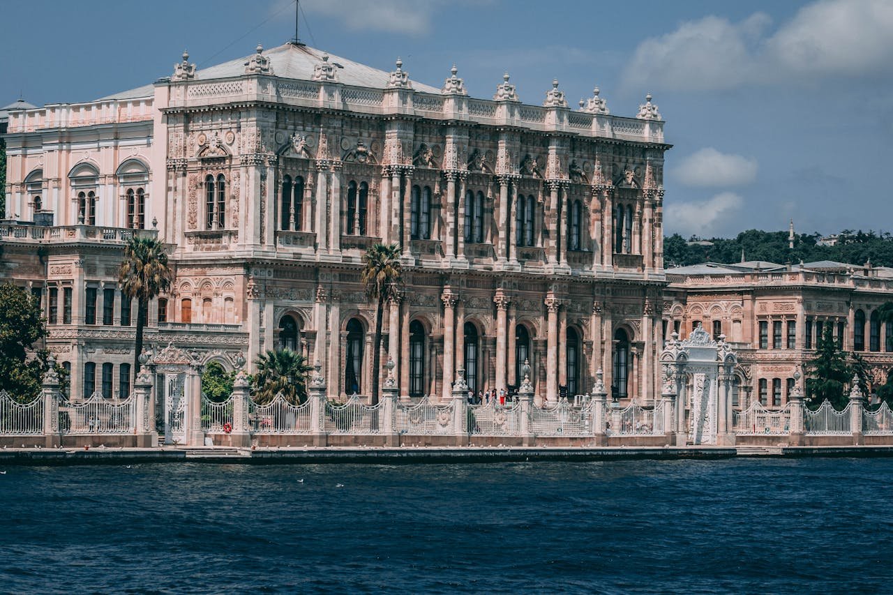 Yılbaşı Gecesi İstanbul: Havalimanından Otelinize ve Boğaz Turu İçin Shuttle Planı